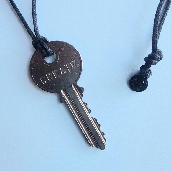 The Giving Key Create necklace - Picture 2 of 3